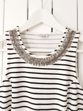 Robe blanche rayures bleues