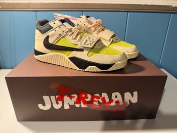 Nike jumpman jack bright Travis