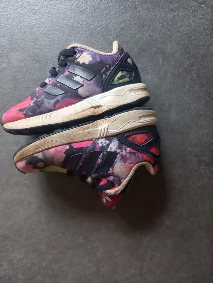 Baskets Adidas 22 - photo numéro 2