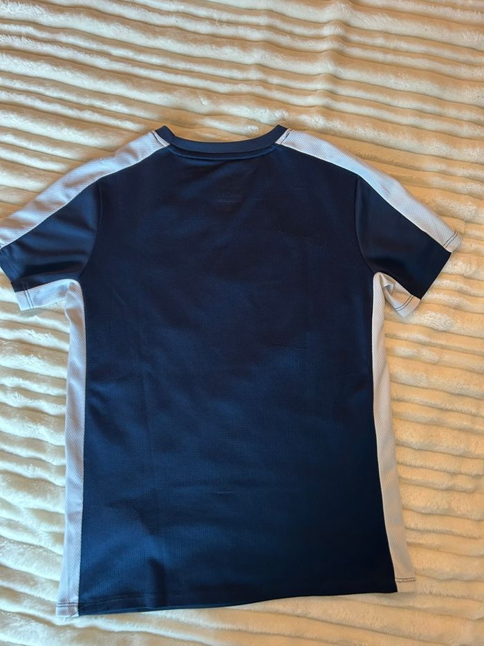 T-shirt Nike Dri Fit taille M enfant - photo numéro 4
