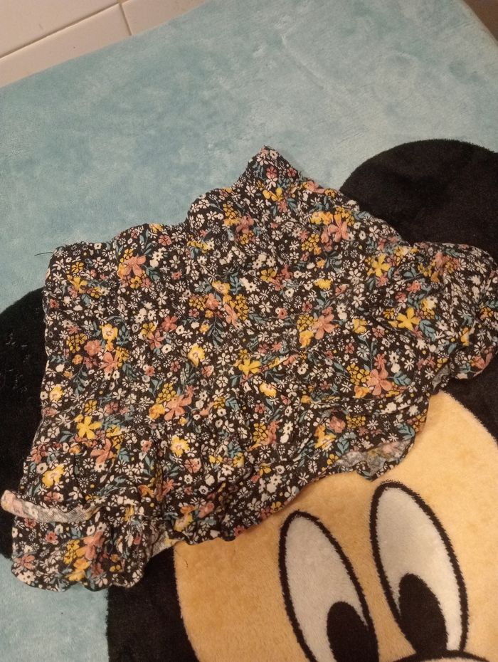 Jupe fleurie a volants