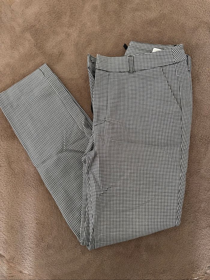 Pantalon à carreaux noir et blanc stradivarius femme taille 34 en très bon état.