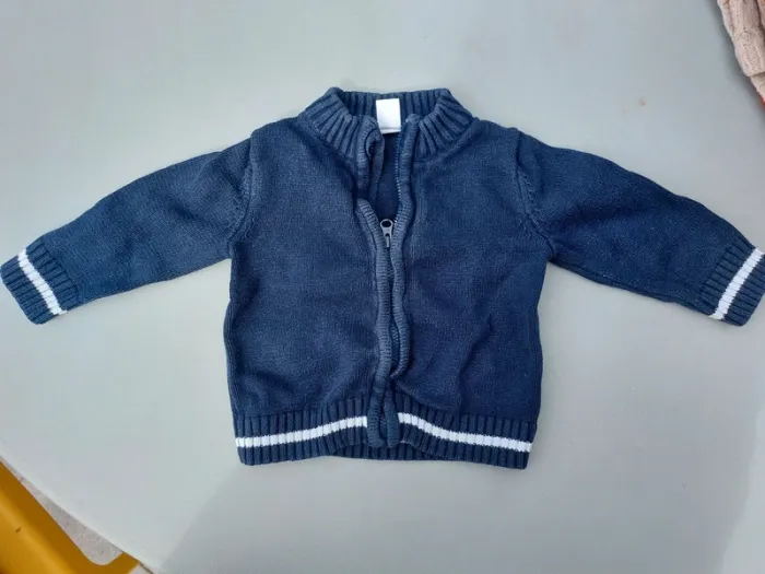 Lot hiver 4 pulls 3 gilets 1 robe - photo numéro 16