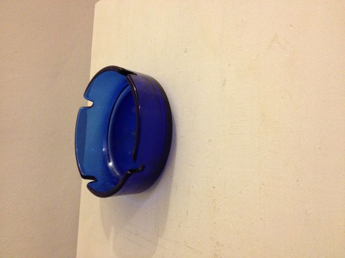 Cendrier ou vide poches vintage petit rangement bleu foncé opaque