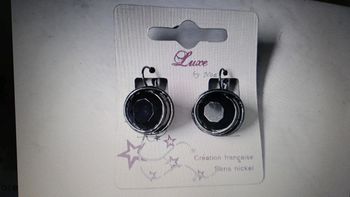 Boucles d'oreilles noires neuf