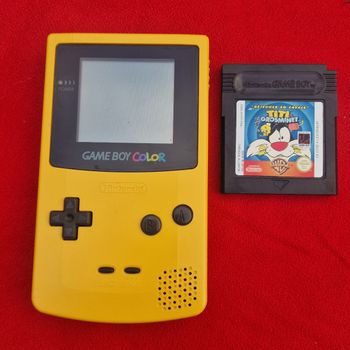 Gameboy color tres bonne avec un jeux