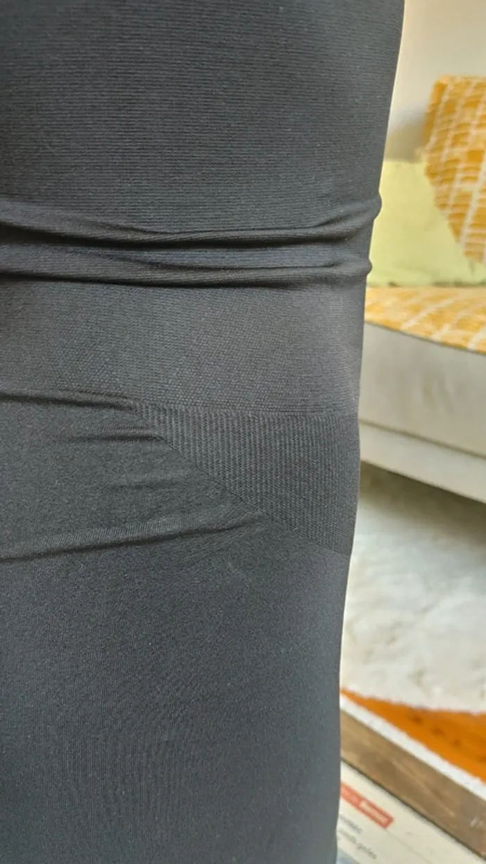 Mini robe moulant gainant noir côtelé mi-cuisse - photo numéro 10