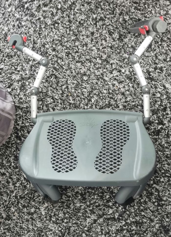 Marche pied poussette