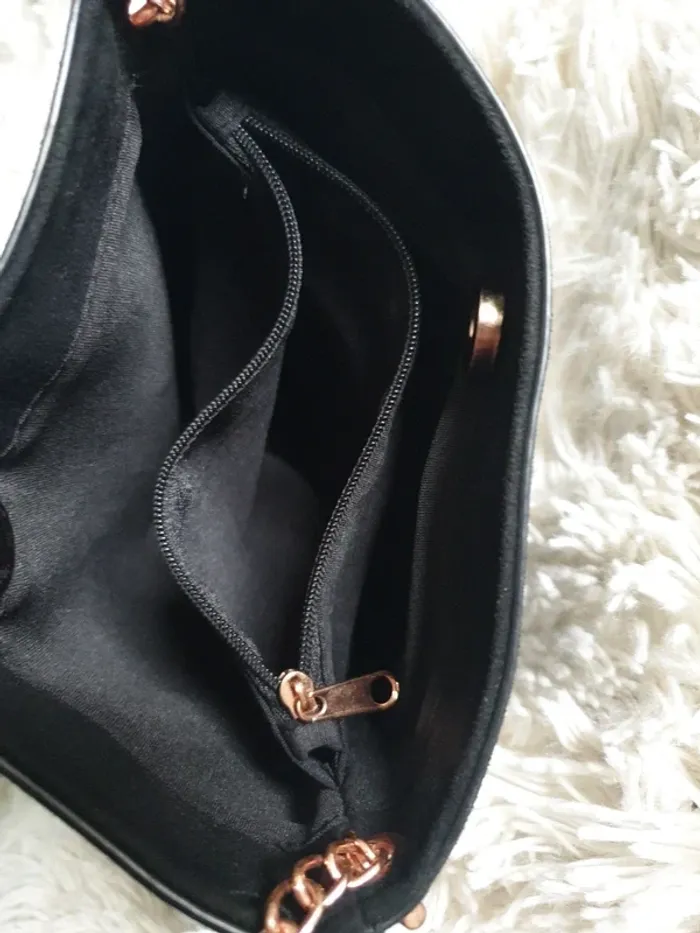 Petit sac de soirée en velours noir – Chaînette rose gold - photo numéro 3