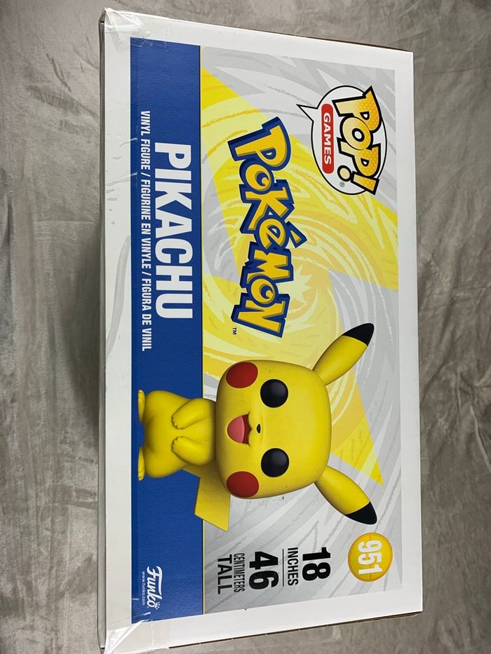 Funko Pop pikachu N•951 XL - photo numéro 2