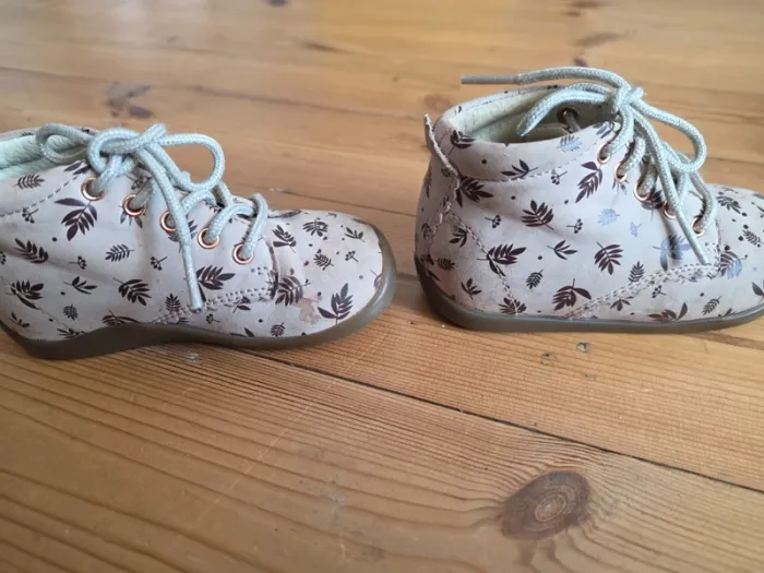 Deux paires de chaussons/chaussure 22 - photo numéro 12