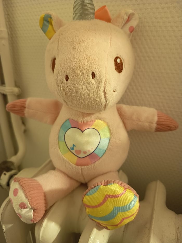 Maé ma licorne a câliner vtech