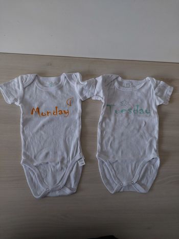 Lot de 7 bodys jours de la semaine