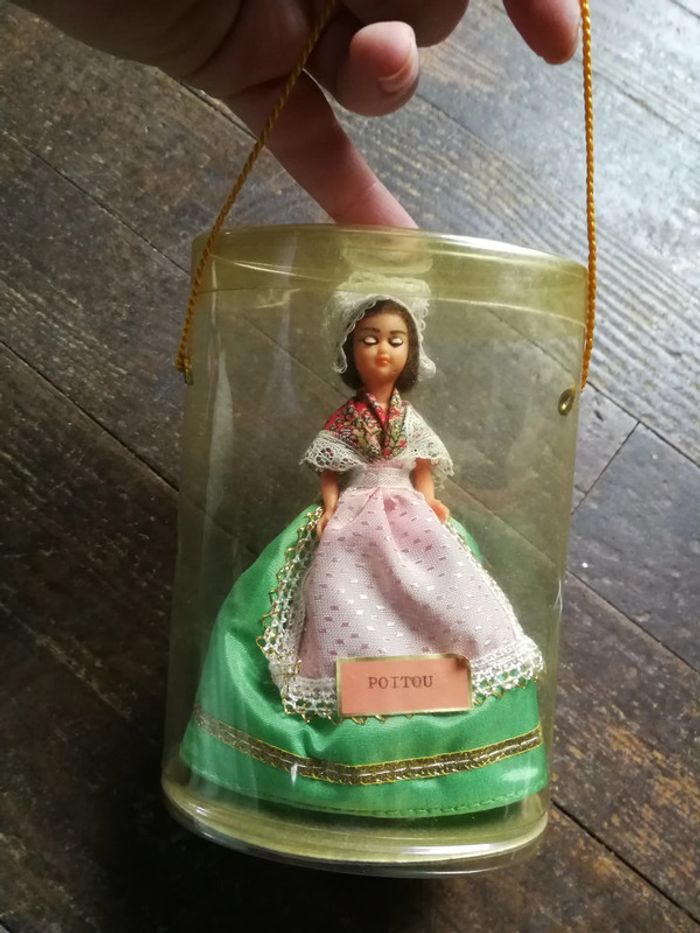 Poupée folklorique régionale de collection Poitou - photo numéro 2