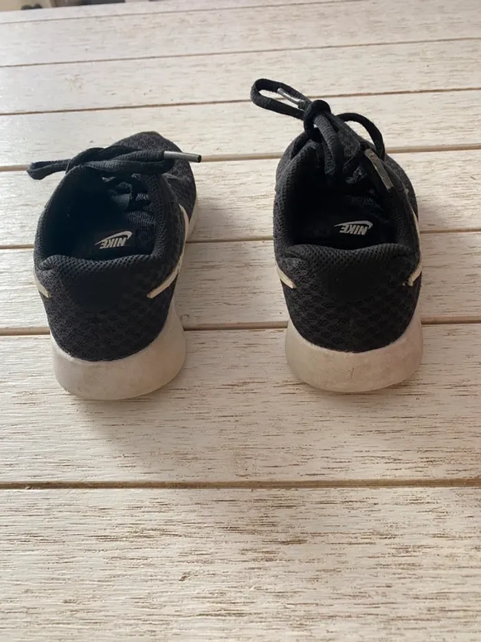 Basket Nike chaussure taille 28 - photo numéro 3