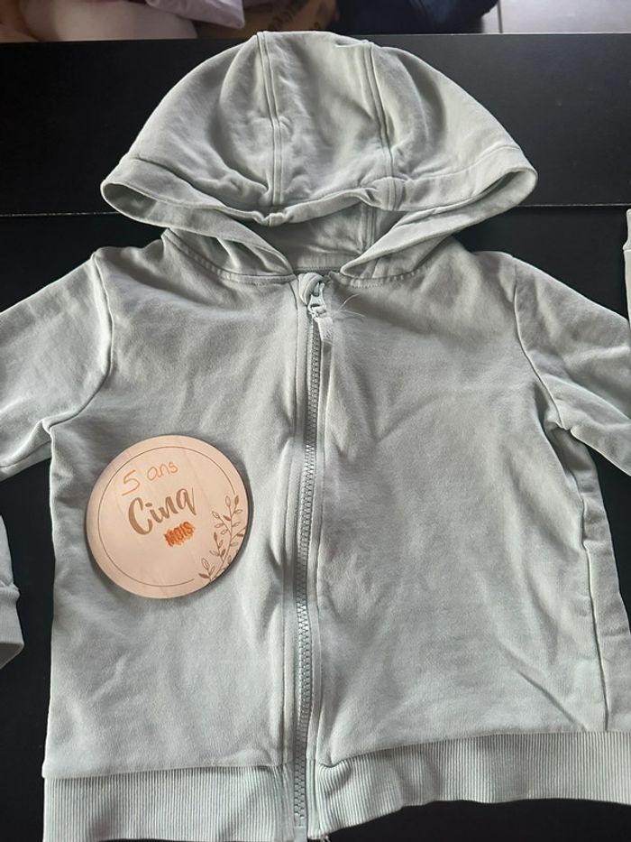 Veste sweat bleu ciel 6 ans