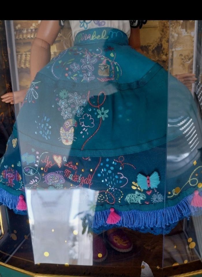 Poupée Mirabel Madrigal en édition limitée- Encanto La Fantastique Famille Madrigal Designer - photo numéro 4