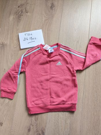 Sweat  fille taille 24 mois
Marque Adidas