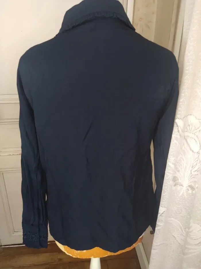 Chemise Cherry Paris T38 – bleu marine ajourée dentelle chic - photo numéro 5