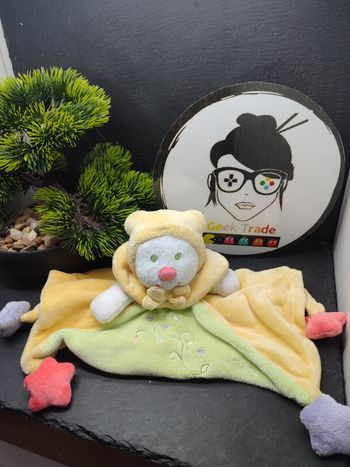 Doudou plat lutin clown vert jaune étoiles rouge violet fleur kiabi blanc ancien