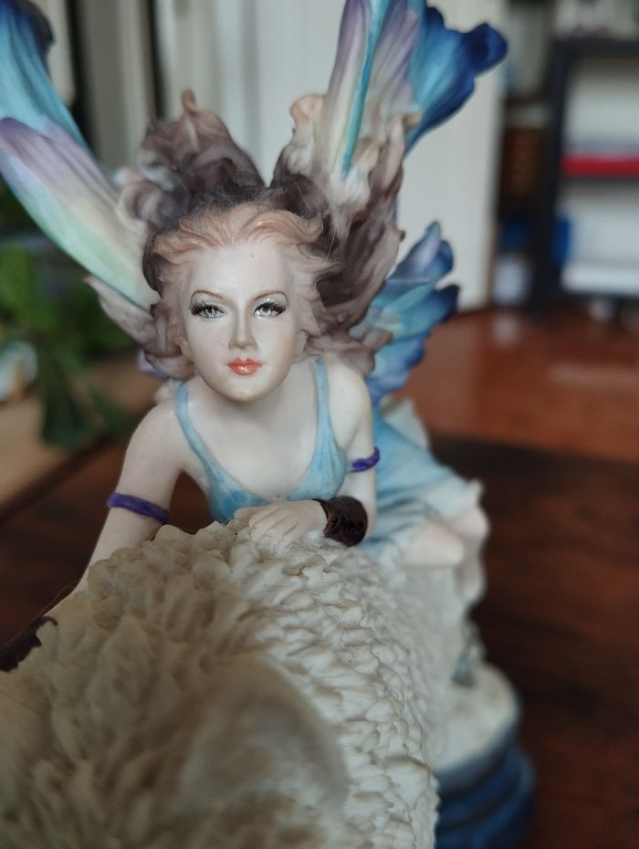 Figurine fée loup blanc - photo numéro 2