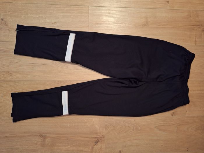 Survêtement de foot  Nike pantalon noir  2 poches à fermeture éclair 13 ans/158 cm - photo numéro 4
