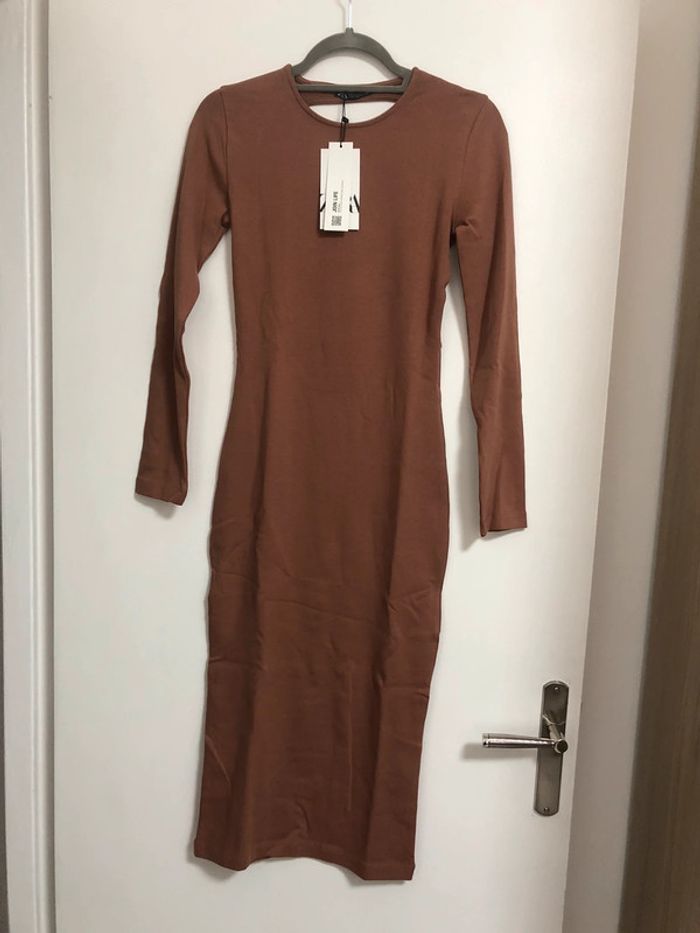 Superbe belle robe longue rose foncé Zara neuve avec étiquette taille L - photo numéro 2