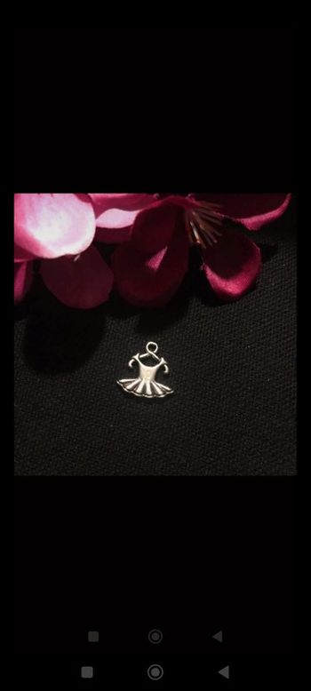 Pendentif fantaisie métal argenté robe danseuse tutu