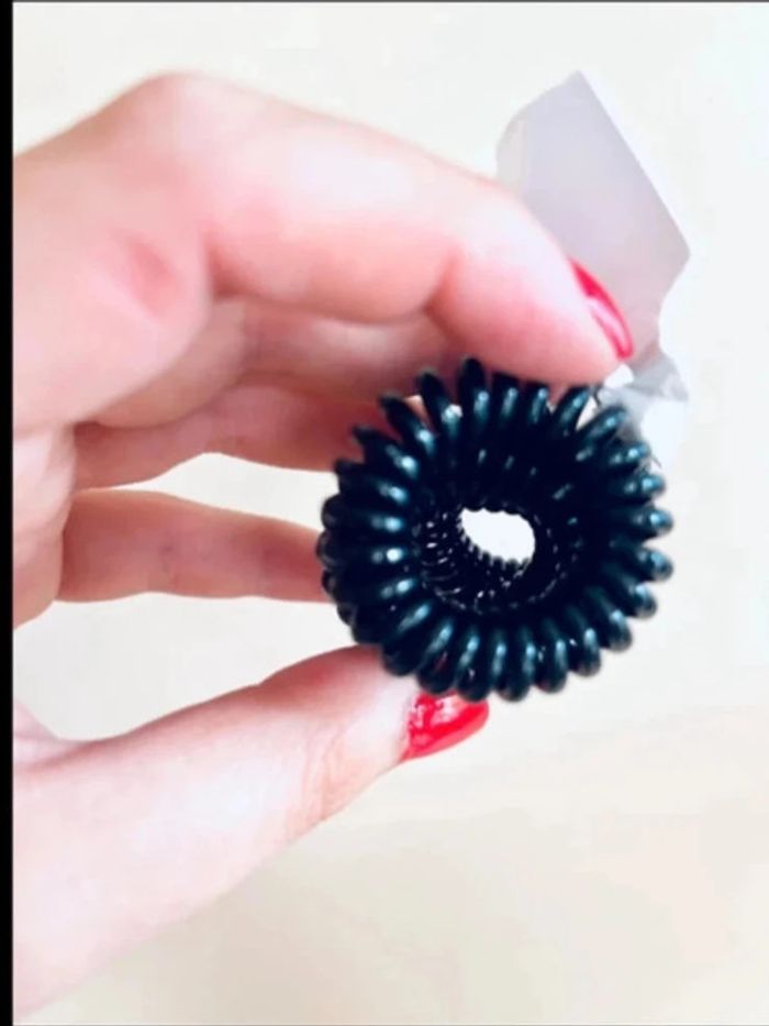 Lot 4 élastiques noir neuf hema style invisibobble - photo numéro 4
