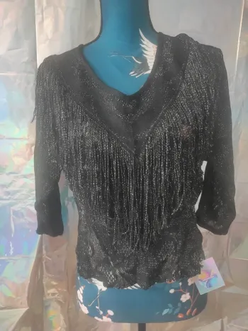 Pull court en crochet noir argenté avec franges