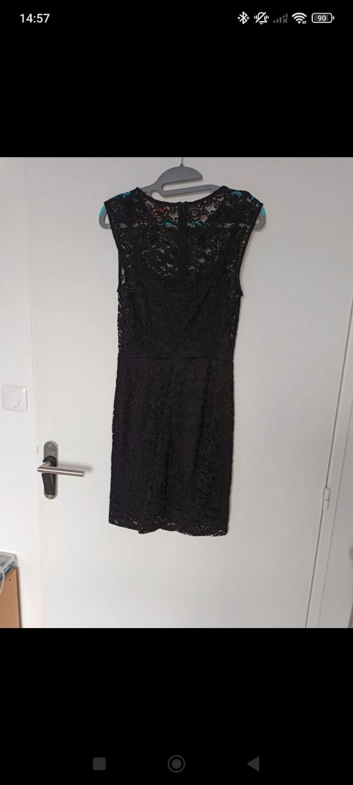 Robe à dentelle - photo numéro 2