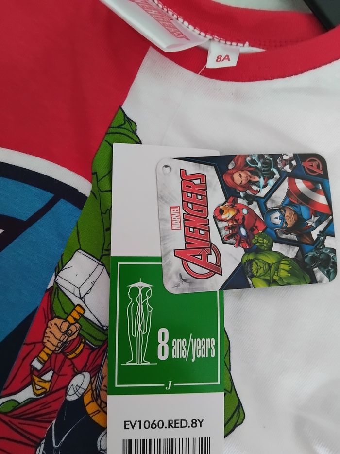 Tee-shirt Avengers Marvel neuf avec étiquettes 8 ans - photo numéro 4