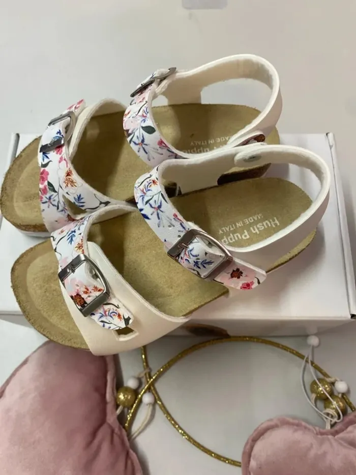 Sandales  fleuries fille (neuf) - Taille 30 - photo numéro 3