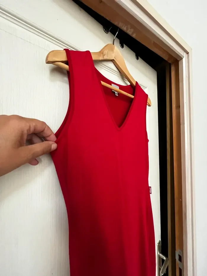 Robe courte Versace -couleur Rouge Cerise - taille 40 - photo numéro 4