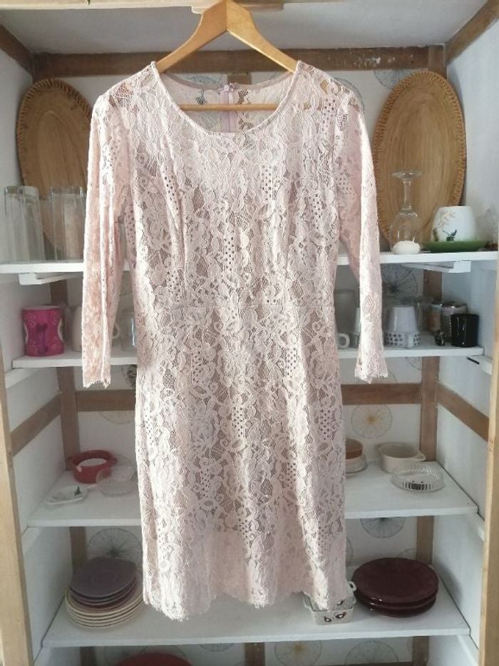 Robe dentelle taille 40