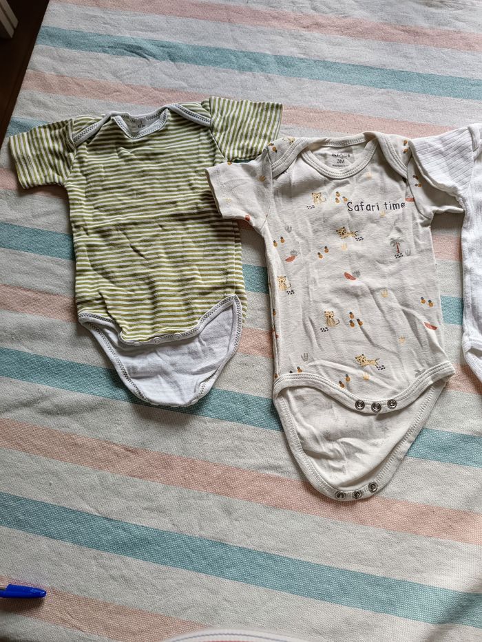 Lot 5 body manches courtes 3 mois - photo numéro 2