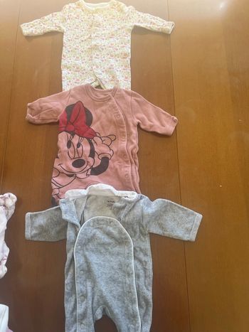 Lot pyjamas bébé 0 mois et 1 mois