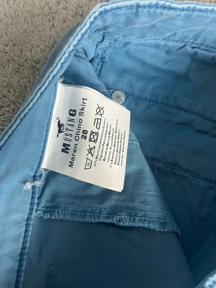 👗 Jupe courte Mustang Maren Chino Skirt bleue – Taille 28 (38), style casual chic - photo numéro 4