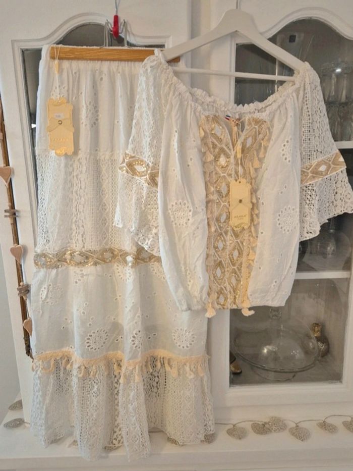 Ensemble bohème jupon et haut dentelle et broderies blanc et doré neuf T S/M