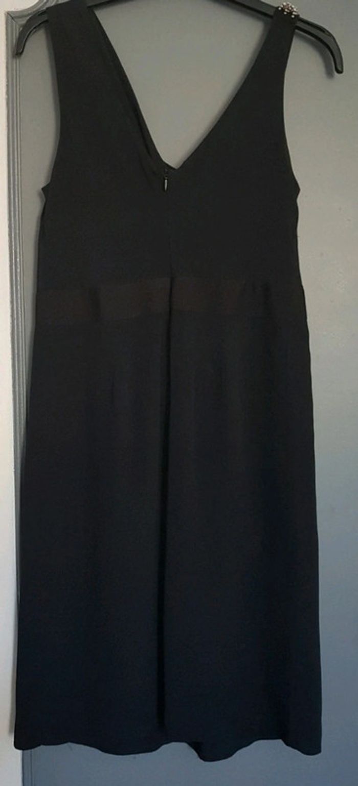 Robe noire en V sans manches - photo numéro 2