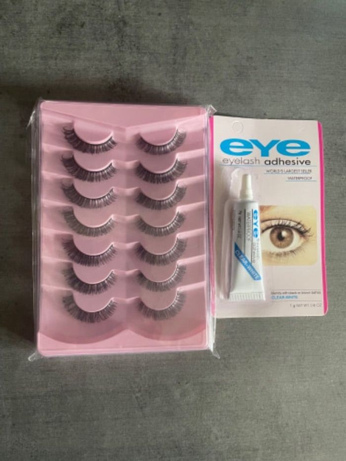 7 Paires de faux cils + colle
