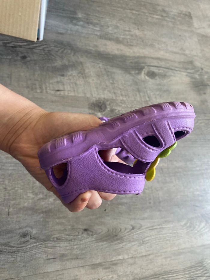 Sandalettes/ croks taille 19 - photo numéro 7