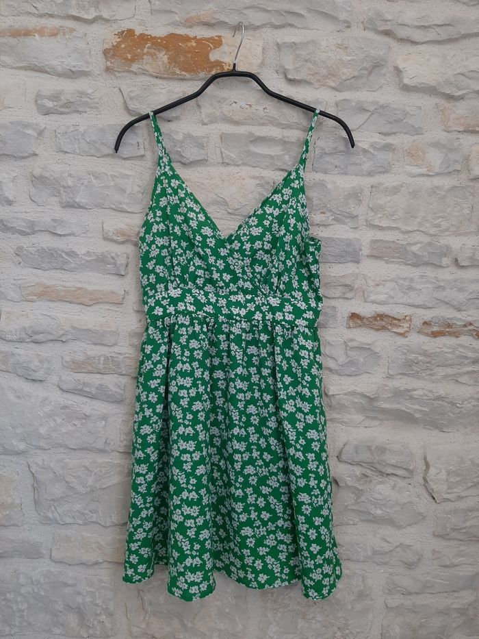 Robe d été verte et blanche "Shein" taille S (36) en très bon etat