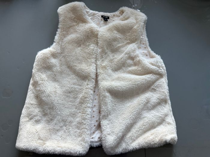 Beau Gilet cardigan sans manches T 10 ans fille Kiabi couleur blanc Très bon état