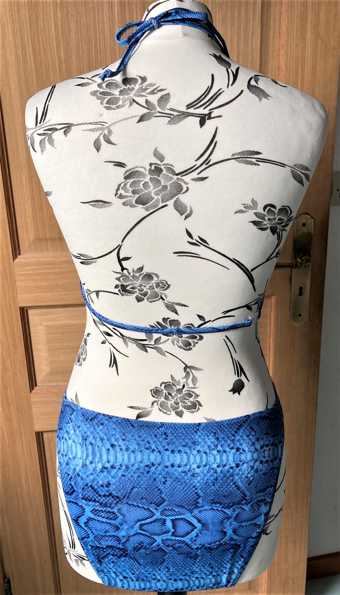 Maillot 2 pièces bleu motifs serpent taille 42/44 - photo numéro 3