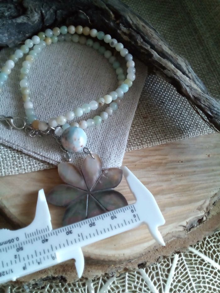 Collier pierres naturelles et fleur en n'acre naturelle - photo numéro 3