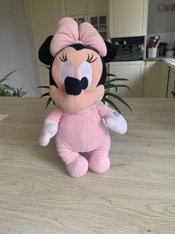 Peluche Minnie Disney bébé rose de 30 cm