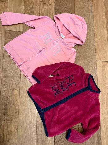Lot de 2 gilets fille 12 18 mois très bon état