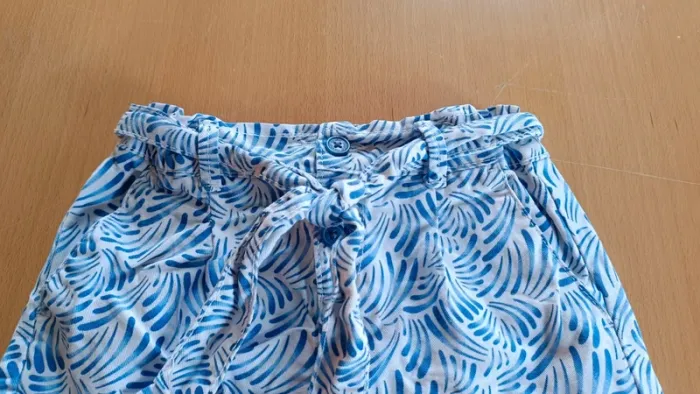 Short cargo bleu et blanc - photo numéro 2