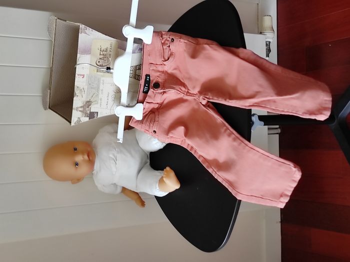 Jean bébé garçon 24 mois – Corail – Très bon état